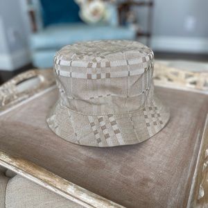 Burberry Bucket Hat size M